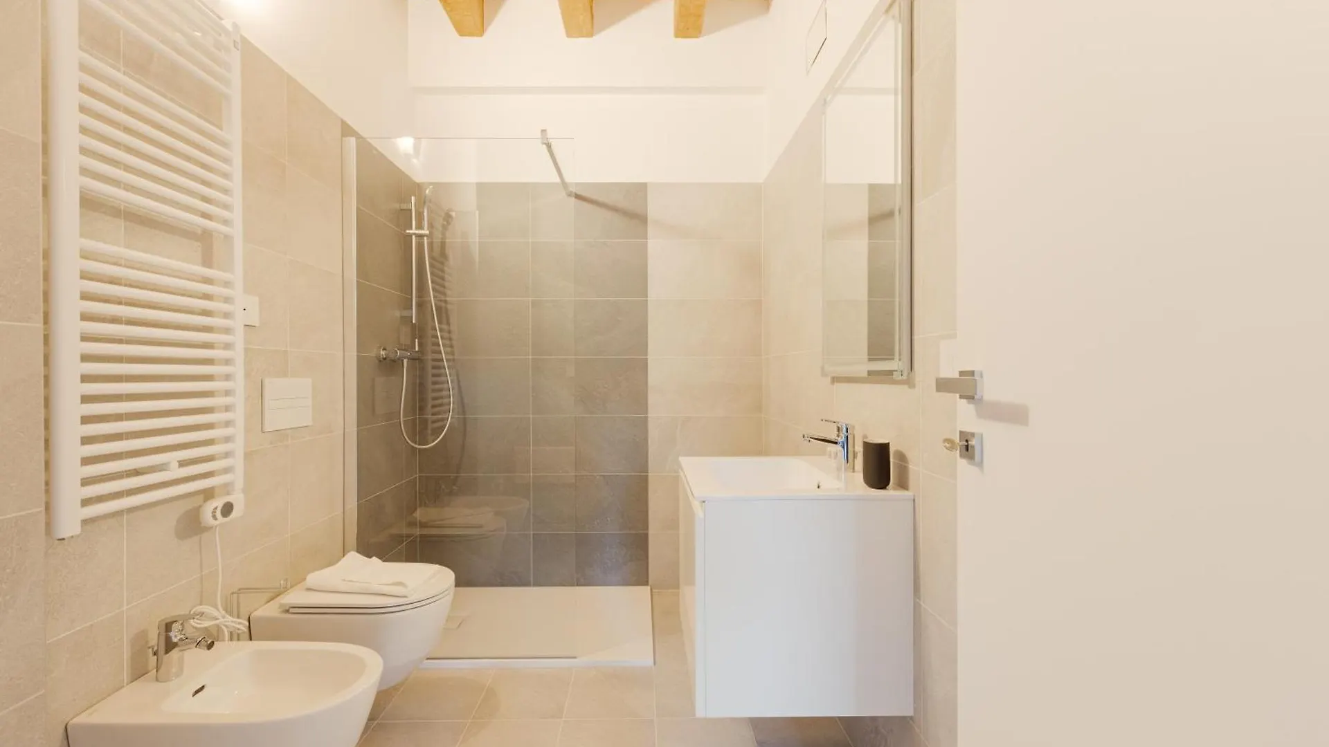 Modern Apartment In Milan With Balcony İtalya