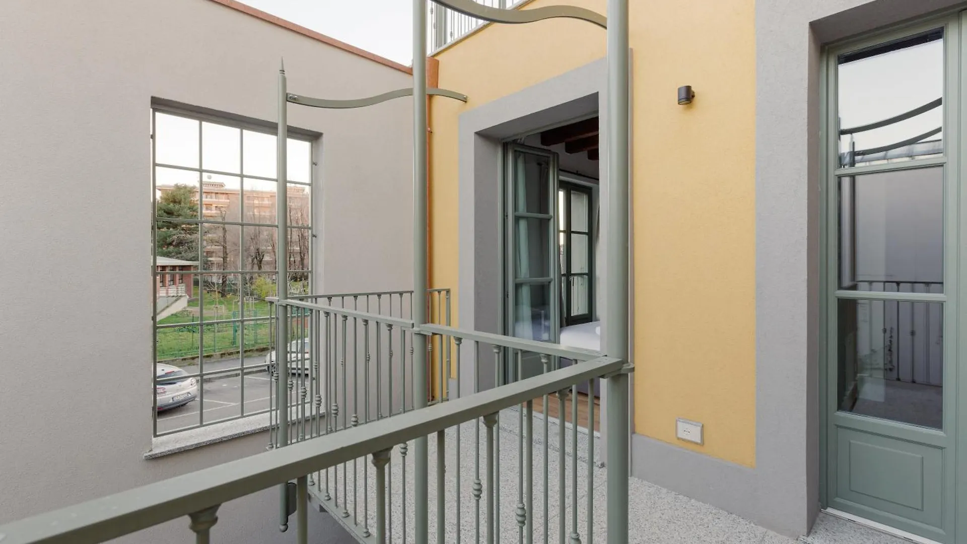 Modern Apartment In Milan With Balcony Italien