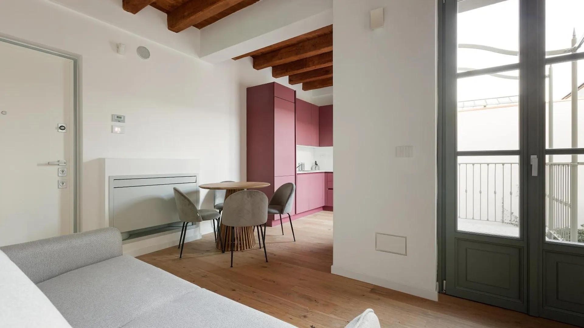 Modern Apartment In Milan With Balcony 0*,  Italien