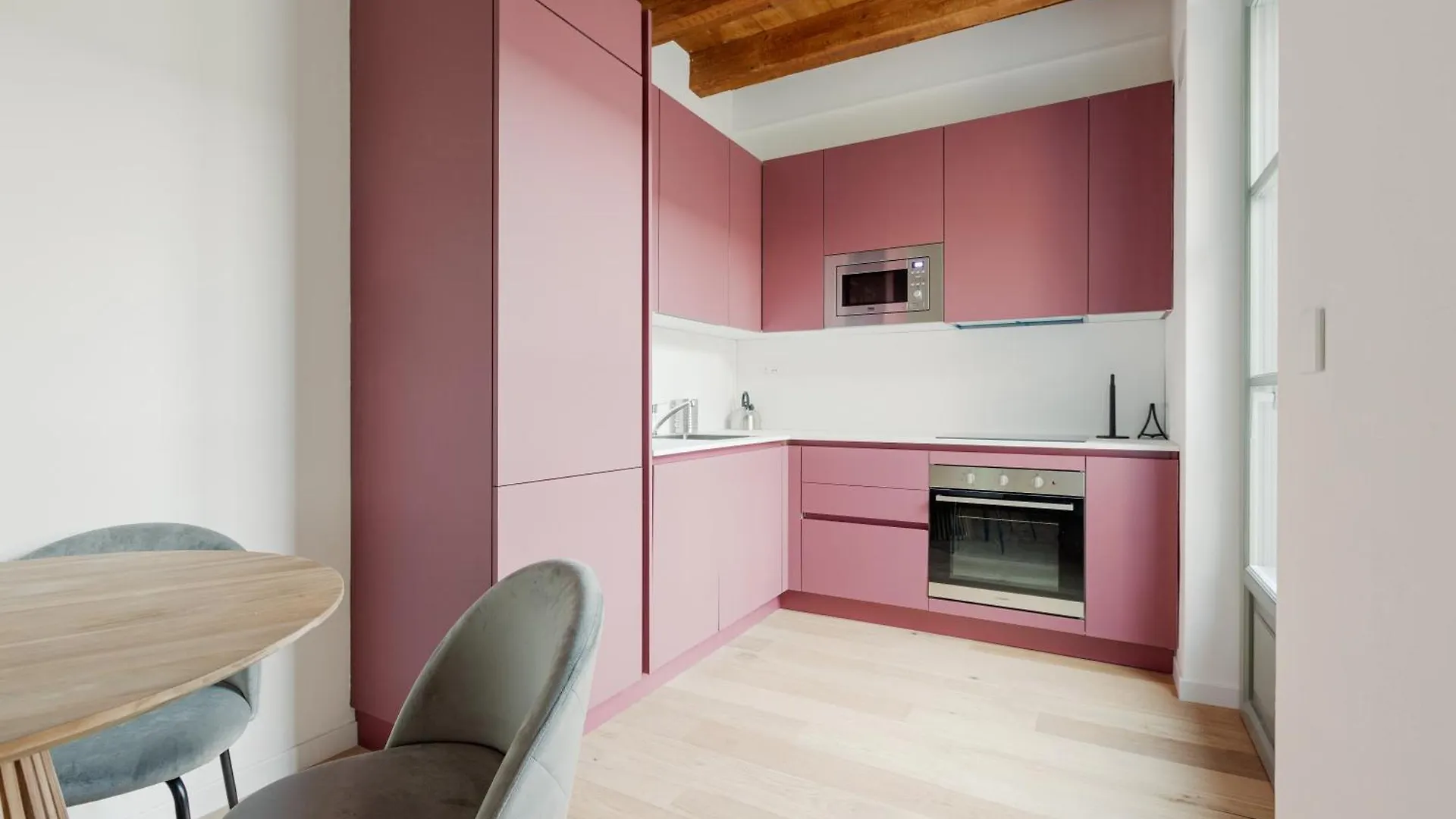 Modern Apartment In Milan With Balcony Italien