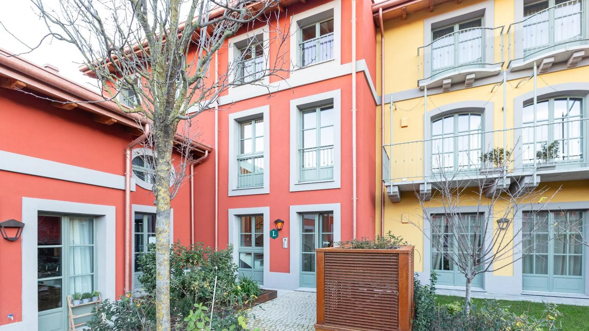 Modern Apartment In Milan With Balcony