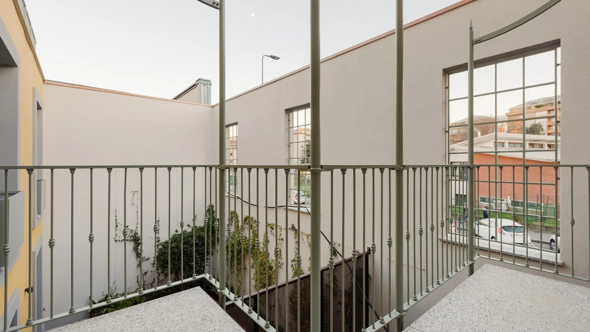 Modern Apartment In Milan With Balcony Italien